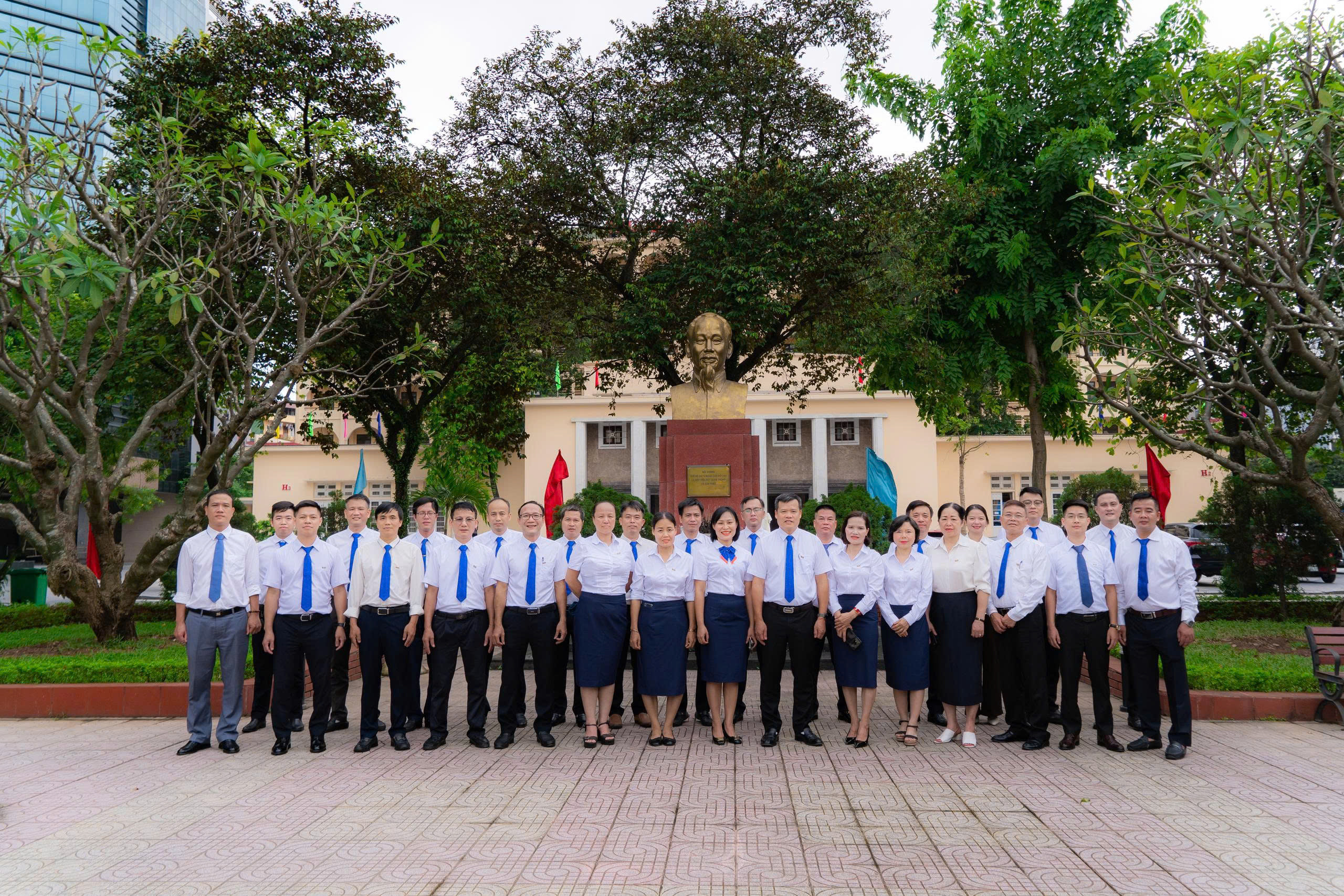 HỘI NGHỊ VIÊN CHỨC PHÒNG QUẢN TRỊ CSVC NĂM HỌC 2026-2027