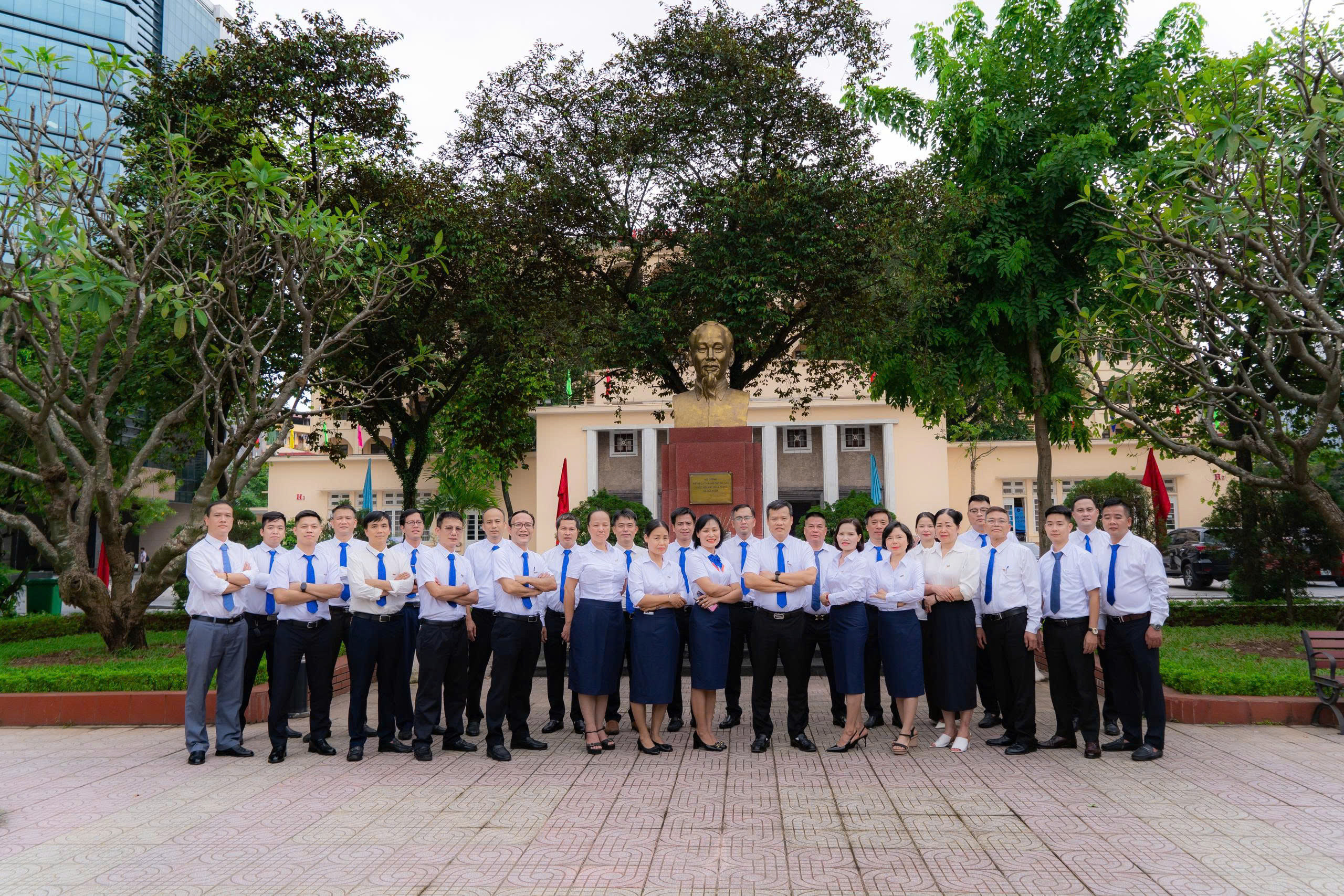 HỘI NGHỊ VIÊN CHỨC PHÒNG QUẢN TRỊ CSVC NĂM HỌC 2026-2027