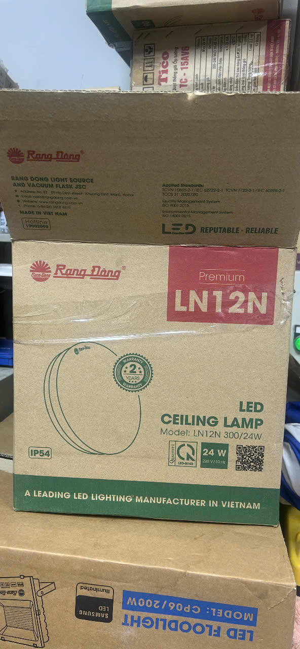 MỘT SỐ HÌNH ẢNH THAY ĐÈN LED TẠI CÁC KHU VỰC CÔNG CỘNG CỦA TRƯỜNG