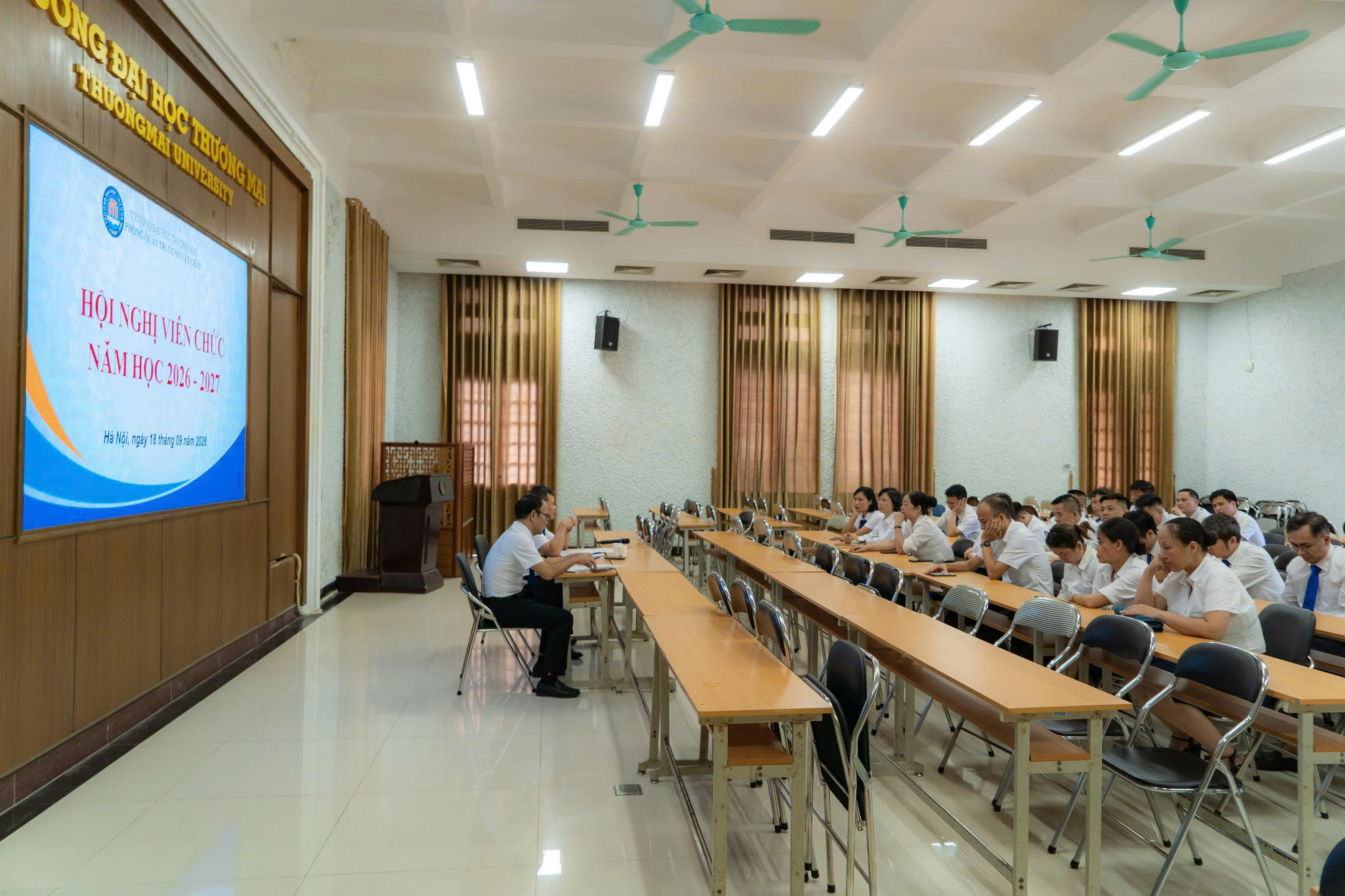 HỘI NGHỊ VIÊN CHỨC PHÒNG QUẢN TRỊ CSVC NĂM HỌC 2026-2027