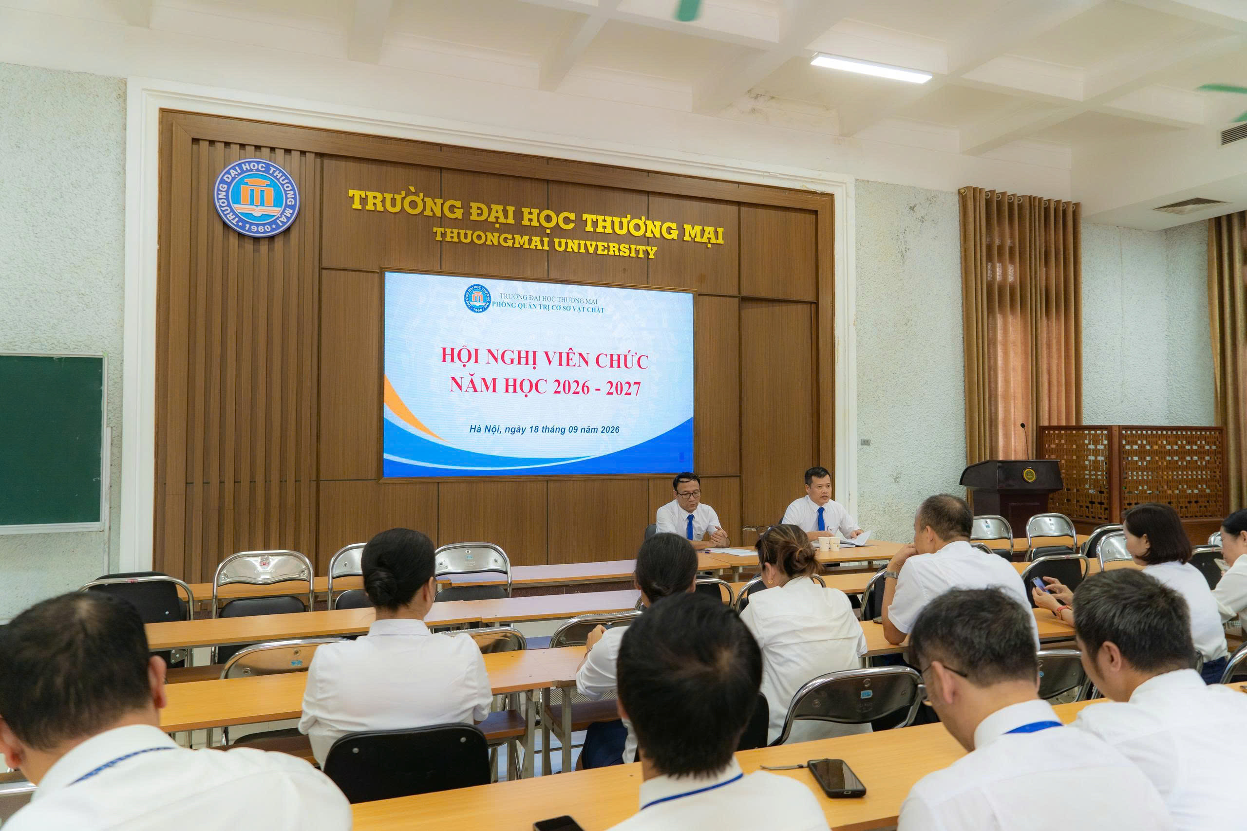 HỘI NGHỊ VIÊN CHỨC PHÒNG QUẢN TRỊ CSVC NĂM HỌC 2026-2027