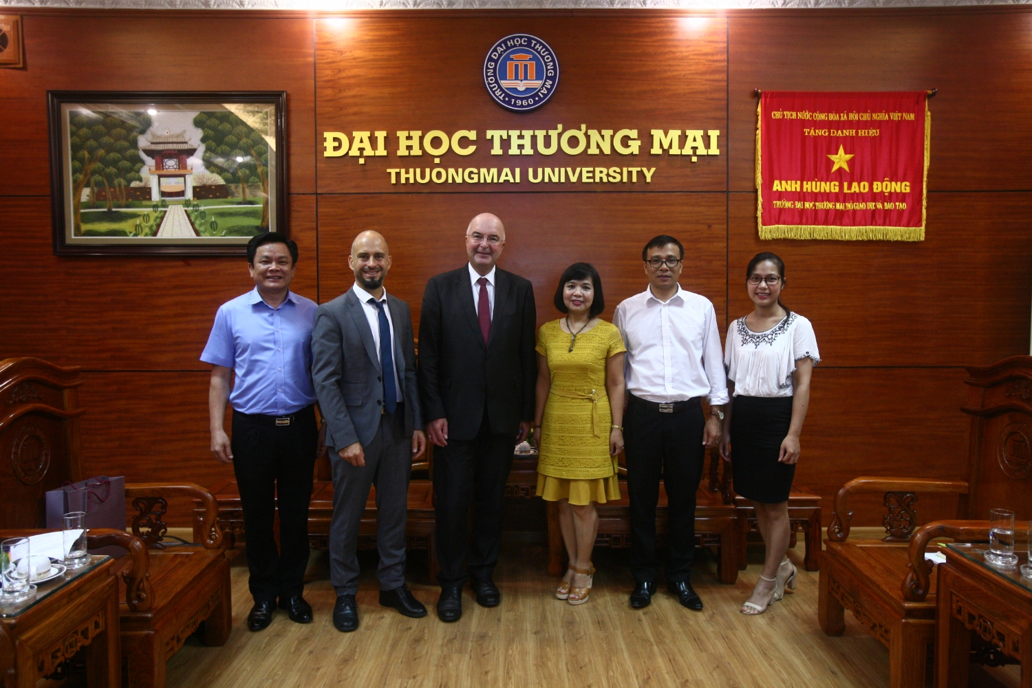 TRƯỜNG ĐẠI HỌC THƯƠNG MẠI LÀM VIỆC  VỚI ĐẠI DIỆN TRƯỜNG ĐẠI HỌC KHOA HỌC ỨNG DỤNG IMC KREMS, CH ÁO